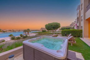 Gouna Retreat 2BR Apt Waterside Hot Tub & Pool